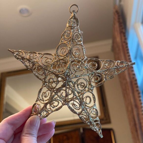 DIMENSIONAL PEAKS & swirl star of glittery gold! - Picture 1 of 4